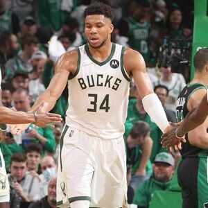 Team-Issued Bucks Nike NBA game shorts 21-22 season (Giannis Antetokounmpo)